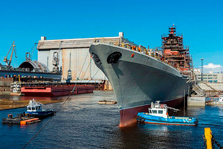ВМФ всерьез взялся за модификацию доказавших свою эффективность боевых единиц. На фото - крейсер «Адмирал Нахимов» у стенки завода "Севмаш". Фото сайта sevmash.ru