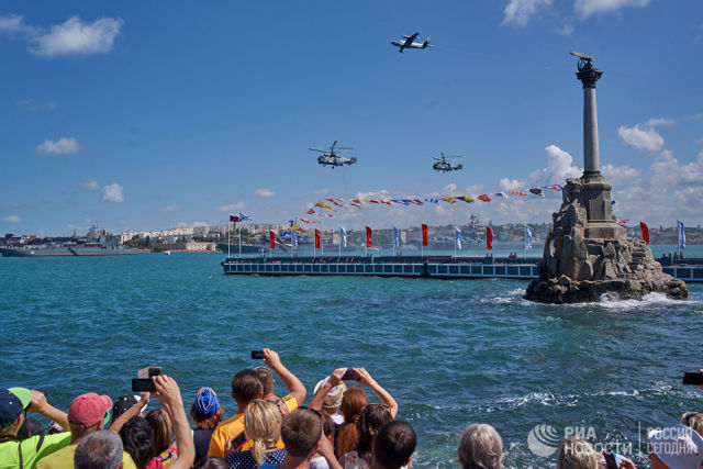 Во время военно-морского парада в Севастополе. Архивное фото