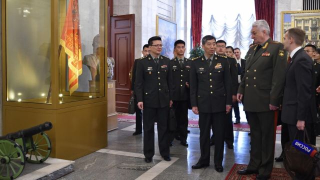 Военная делегация из Китая во время посещения Военной академии Генерального штаба ВС РФ