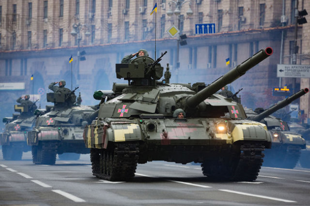 Военная техника на параде по случаю 25-летней годовщины со Дня Независимости Украины.