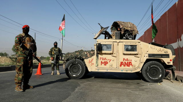 Военнослужащие Афганской национальной армии на контрольно-пропускном пункте в Кабуле