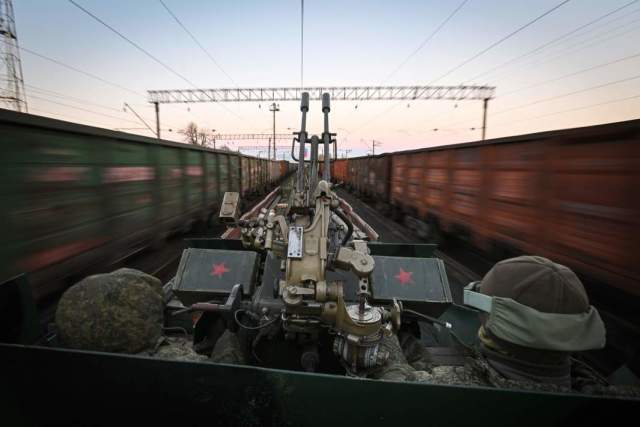 Военнослужащие Центрального военного округа ведут боевую работу на специальном бронепоезде «Енисей» на краснолиманском направлении СВО