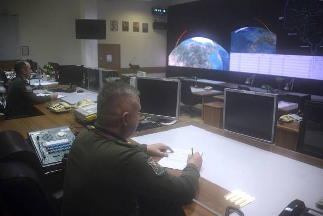 Военнослужащие на радиолокационной станции "Дон-2Н" системы противоракетной обороны (ПРО) Москвы