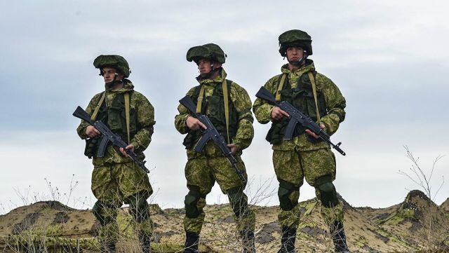 Военнослужащие на учениях ВДВ на полигоне Опук в Крыму