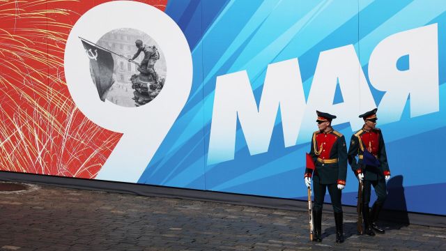 Военнослужащие перед началом военного парада в честь 78-й годовщины Победы в Великой Отечественной войне на Красной площади в Москве