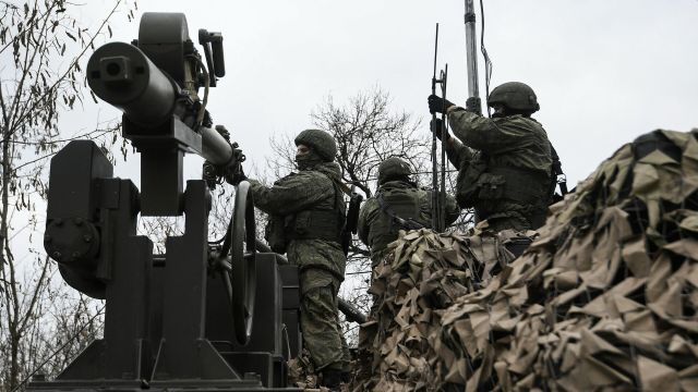 Военнослужащие подразделений радиоэлектронной борьбы во время специальной военной операции на Запорожском направлении