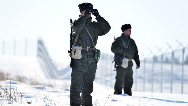 Военнослужащие пограничного управления ФСБ России