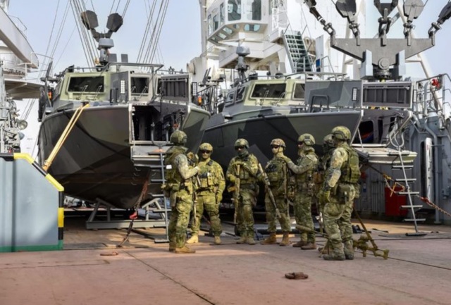 Военнослужащие Сил специальных операций Российской Федерации на судне, направляющемсчя в Сирию