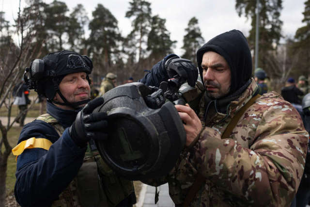 Военнослужащие территориальной обороны Украины во время учений, 9 марта 2022 года