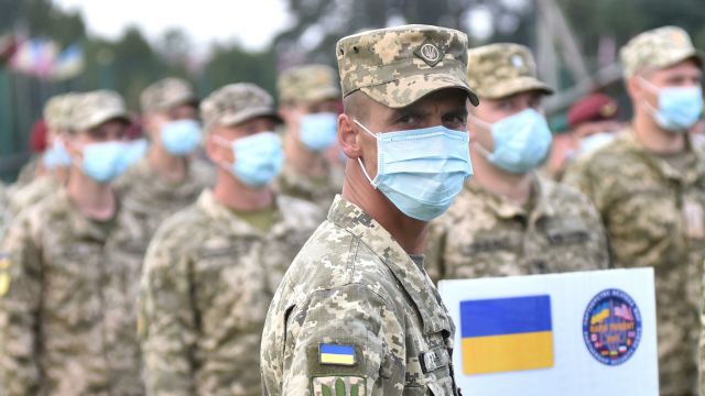 Военнослужащие Украины на церемонии открытия военных совместных военных учений Украины и стран НАТО Rapid Trident-2020