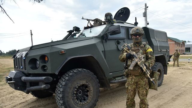 Военнослужащие Украины во время активной фазы на совместных военных учениях Украины и стран НАТО Rapid Trident-2020