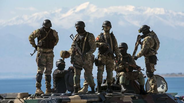 Военнослужащие во время учений "Иссык-Куль Антитеррор-2018" в Киргизии