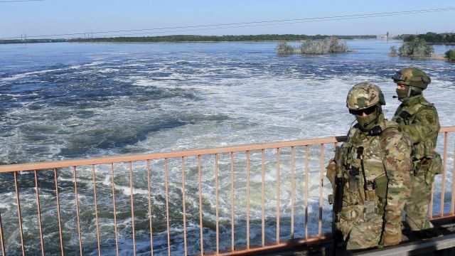 Военнослужащие ВС РФ на дамбе Северо-Крымского канала в Херсонской области. Архивное фото