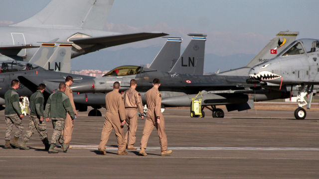 Военнослужащие ВВС США на авиабазе Инджирлик возле Аданы, Турция. 2015 год