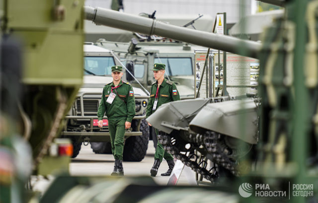 Военнослужащие на выставке Армия России – завтра в рамках IV Международного военно-технического форума Армия-2018 в Кубинке