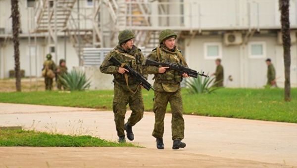 Военнослужащие российской военной базы в Абхазии во время тренировки. Архивное фото