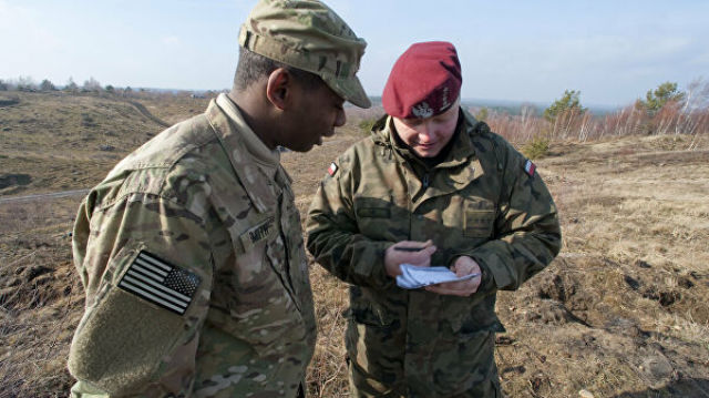 Военнослужащие США и Польши во время совместных учений
