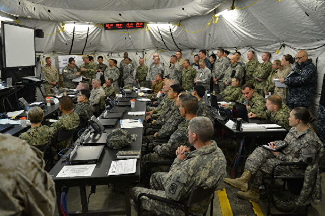 Военнослужащие США и Южной Кореи во время совместных военных учений