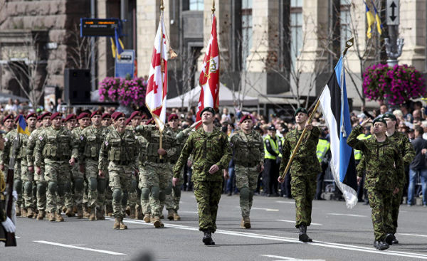Военнослужащие стран НАТО на параде в честь Дня независимости в Киеве. 24 августа 2017