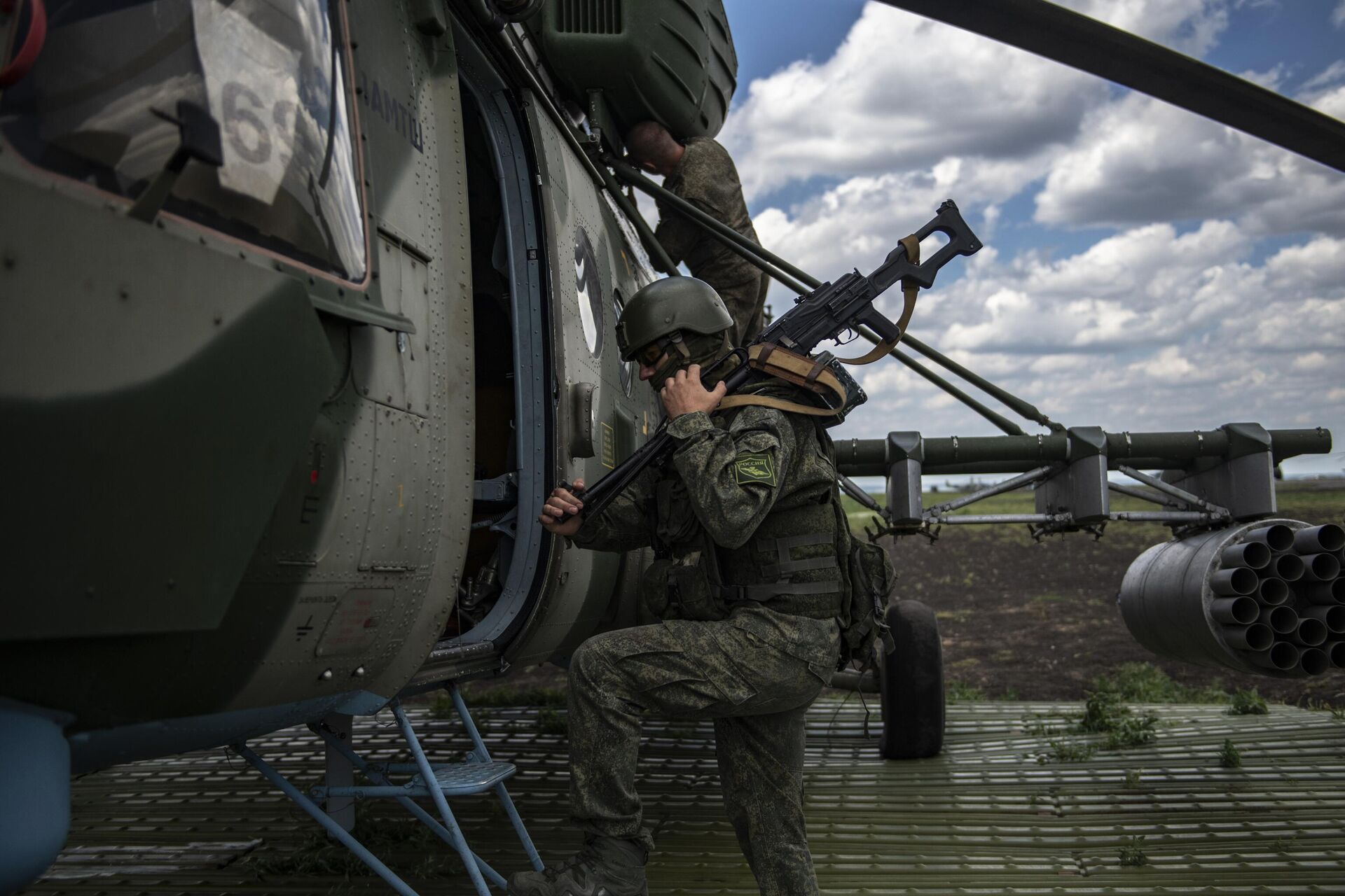 Спецоперация на украине 29 февраля 2024. Военный вертолет. Солдат Российской армии. Военная операция. Военные вертолеты всякие.