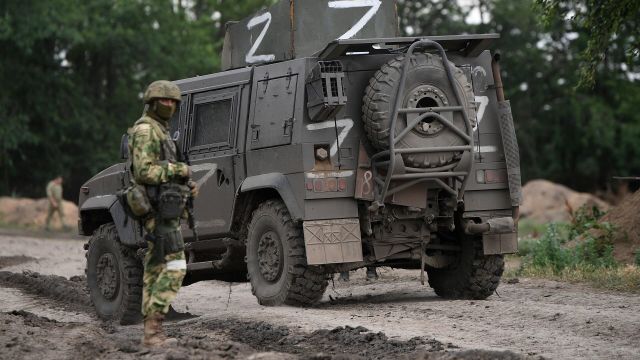 Военнослужащий ВС РФ во время специальной военной операции на Украине