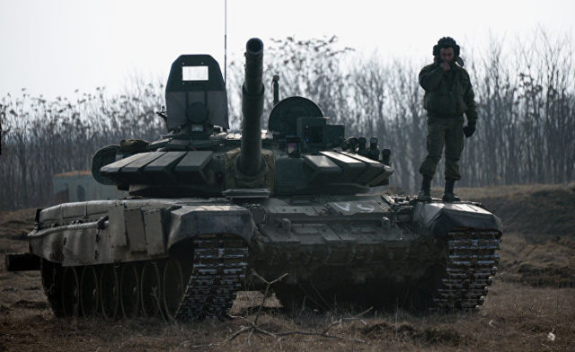 Военнослужащий на танке Т-72Б3