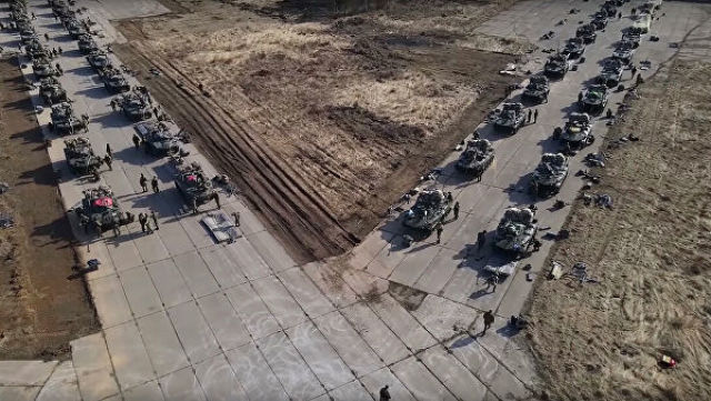Военные учения в Крыму. Кадр видео