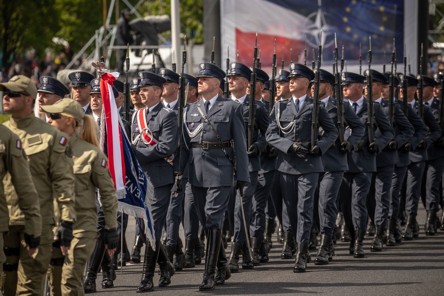 Войско польское. Парад в Польше 2019 НАТО. Польский военный парад. Американский военный парад. Парад американской армии.