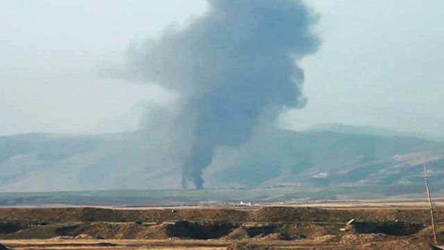 Вооруженные силы Азербайджана наносят удар артиллерийским подразделениям вооруженных сил Армении на Агдеринском направлении в Нагорном Карабахе. Скриншот видео