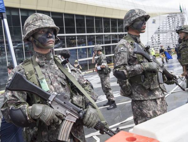 Военнослужащие ВС Республики Корея