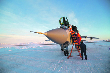 Возвращение перехватчиков МиГ-31 на архипелаг Новая Земля серьезно усилило защиту российского Севера. Фото с сайта www.mil.ru