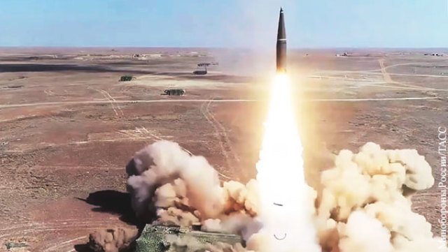 Впервые о наличии модифицированных ракетных комплексов «Искандер-М» на базе Хмеймим сообщили в декабре 2017 года