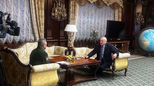 Встреча президента Белоруссии Александра Лукашенко и министра обороны России Сергея Шойгу в Минске