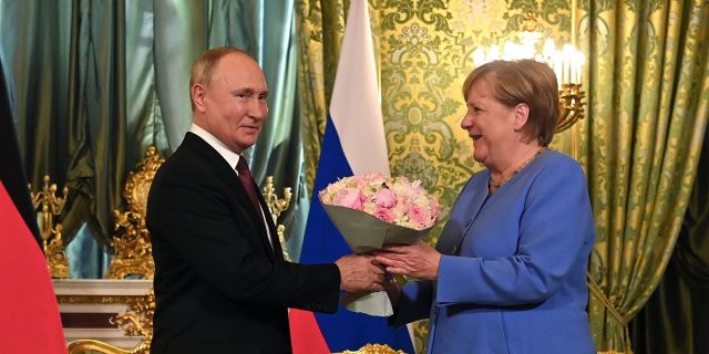 Встреча президента РФ В. Путина с канцлером Германии А. Меркель