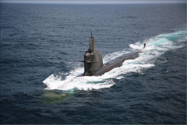 Вторая завершенная строительством для ВМС Индии дизель-электрическая подводная лодка типа Scorpene S 51 Khanderi на ходовых испытаниях (c) ВМС Индии