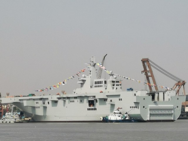 Второй десантный корабль проекта Type 075