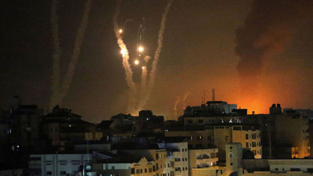 Ракеты, выпущенные палестинскими боевиками по Израилю, в Газе, май 2021 года