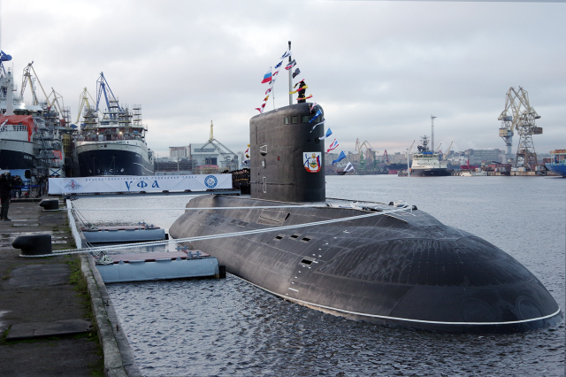 Введенная в состав ВМФ России большая дизель-электрическая подводная лодка Б-588 "Уфа" (заводской номер 01617) проекта 06363, построенная на АО "Адмиралтейские верфи". Санкт-Петербург, 16.11.2022