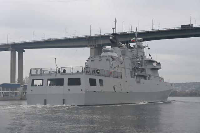 Выход на заводские ходовые испытания головного построенного для ВМС Болгарии на болгарском судостроительном и судоремонтном заводе "МТГ-Делфин" (MTG Dolphin) многофункционального патрульного корабля "Храбри" по проекту MMPV 90 германской компании NVL Group. Варна, 11.11.2025