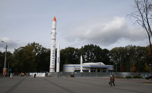 Выставка ракет в парке им Л. Глобы Днепропетровск