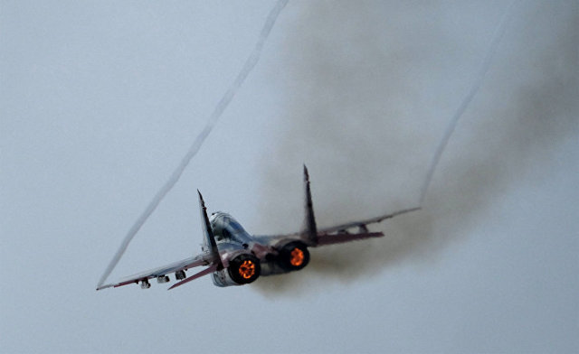Выступление пилотажной группы ВКС России "Стрижи" на истребителях МиГ-29