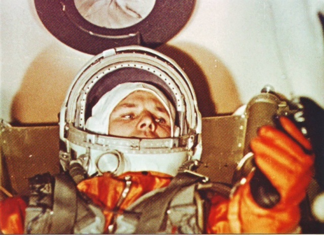 Юрий Гагарин в кабине космического корабля «Восток», 12 апреля 1961 года