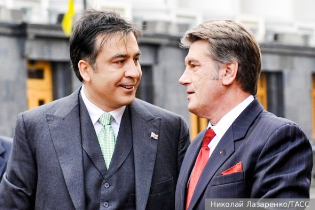 Ющенко (справа) и Саакашвили готовили нападение на российских миротворцев с 2005 года