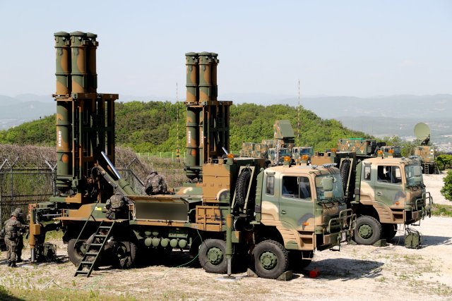 Южнокорейский зенитный ракетный комплекс средней дальности Cheongung I (KM-SAM Block I) на позиции