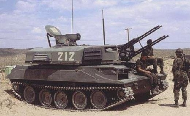 Закамуфлированный под ЗСУ-23-4 американский лёгкий танк Sheridan, Форт-Ирвин