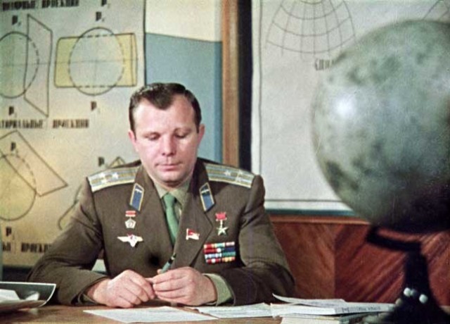 Заместитель начальника Центра подготовки космонавтов Юрий Гагарин в своём рабочем кабинете. Звёздный городок, 1968 год