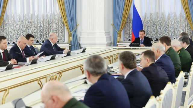 Заместитель председателя Совета безопасности Дмитрий Медведев проводит заседание рабочей группы Военно-промышленной комиссии РФ. 25 января 2024