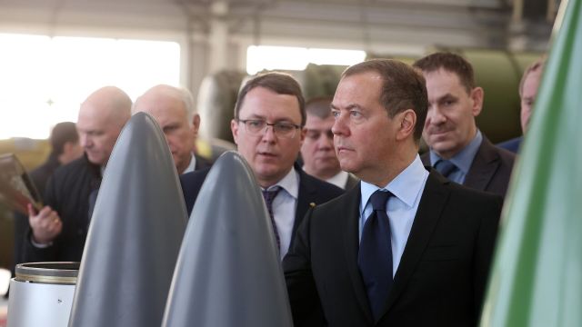Заместитель председателя Совета безопасности РФ Дмитрий Медведев посещает АО "ГосМКБ "Радуга" им. А. Я. Березняка" в Дубне