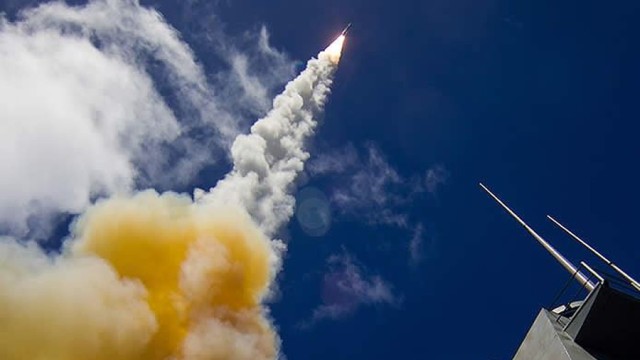 Запуск американской многоцелевой корабельной ракеты Raytheon Standard SM-6