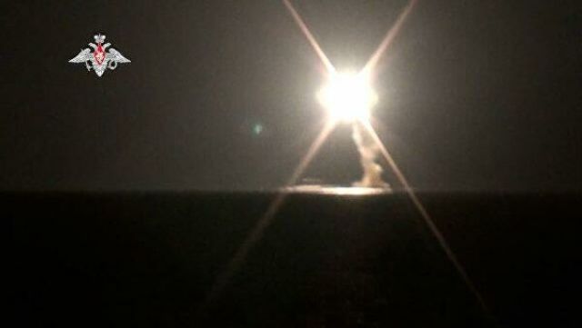 Запуск гиперзвуковой ракеты "Циркон" с атомной подлодки. Кадры Минобороны РФ